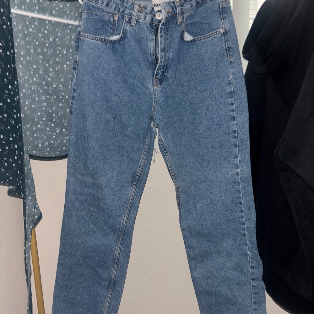 Vintage High Waisted Mom Jeans - Medium Wash Denim